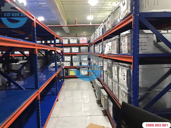 Kệ hạng trung để chứng từ