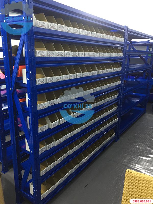 Kệ hạng trung để phụ tùng