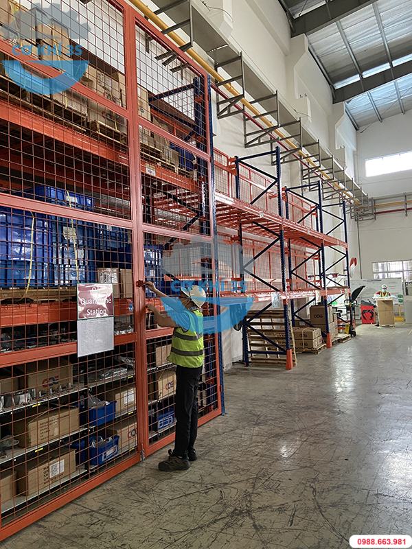 Kệ selective sàn mặt lưới