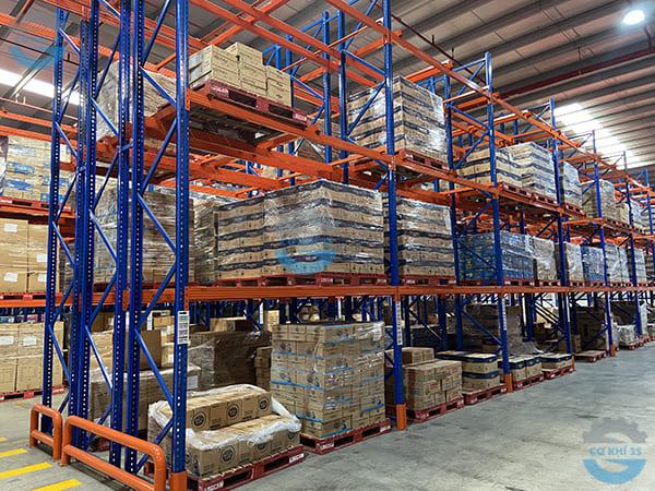 Kệ double deep 3 tầng sâu 3 pallet tải trọng 2000kg/tầng