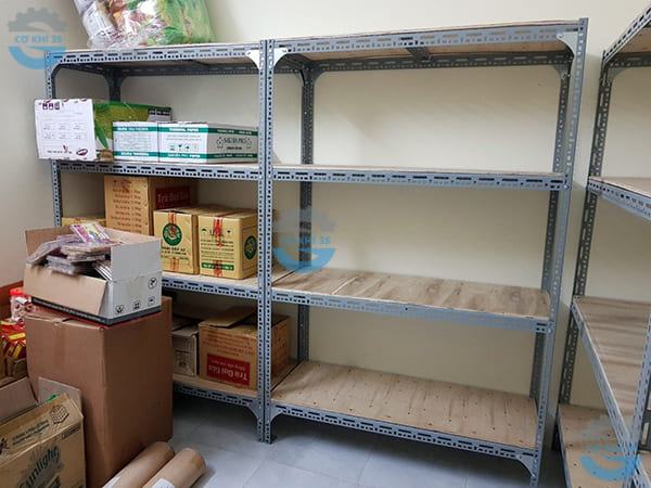 Kệ sắt v sàn gỗ 4 tầng 300kg/tầng