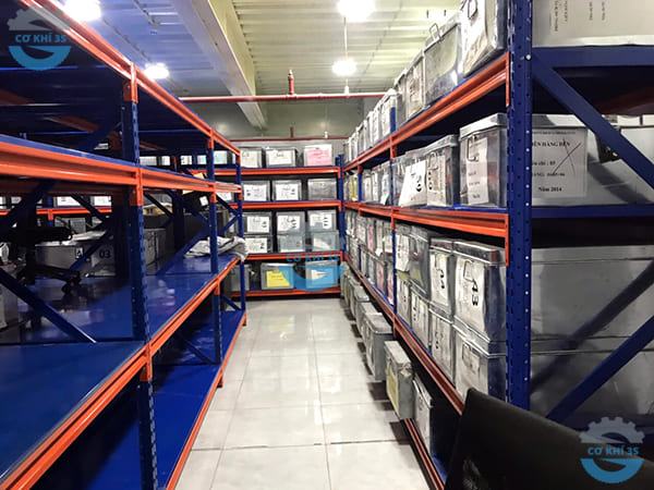 Cấu tạo kệ trung tải gồm những bộ phận nào?