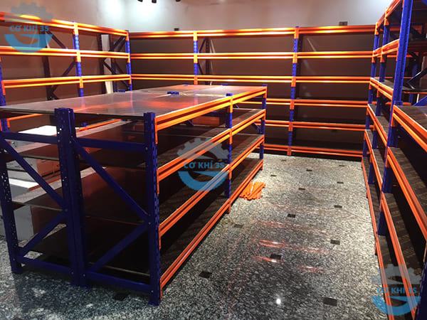 Kệ hạng trung sàn gỗ 4 tầng 300kg/tầng