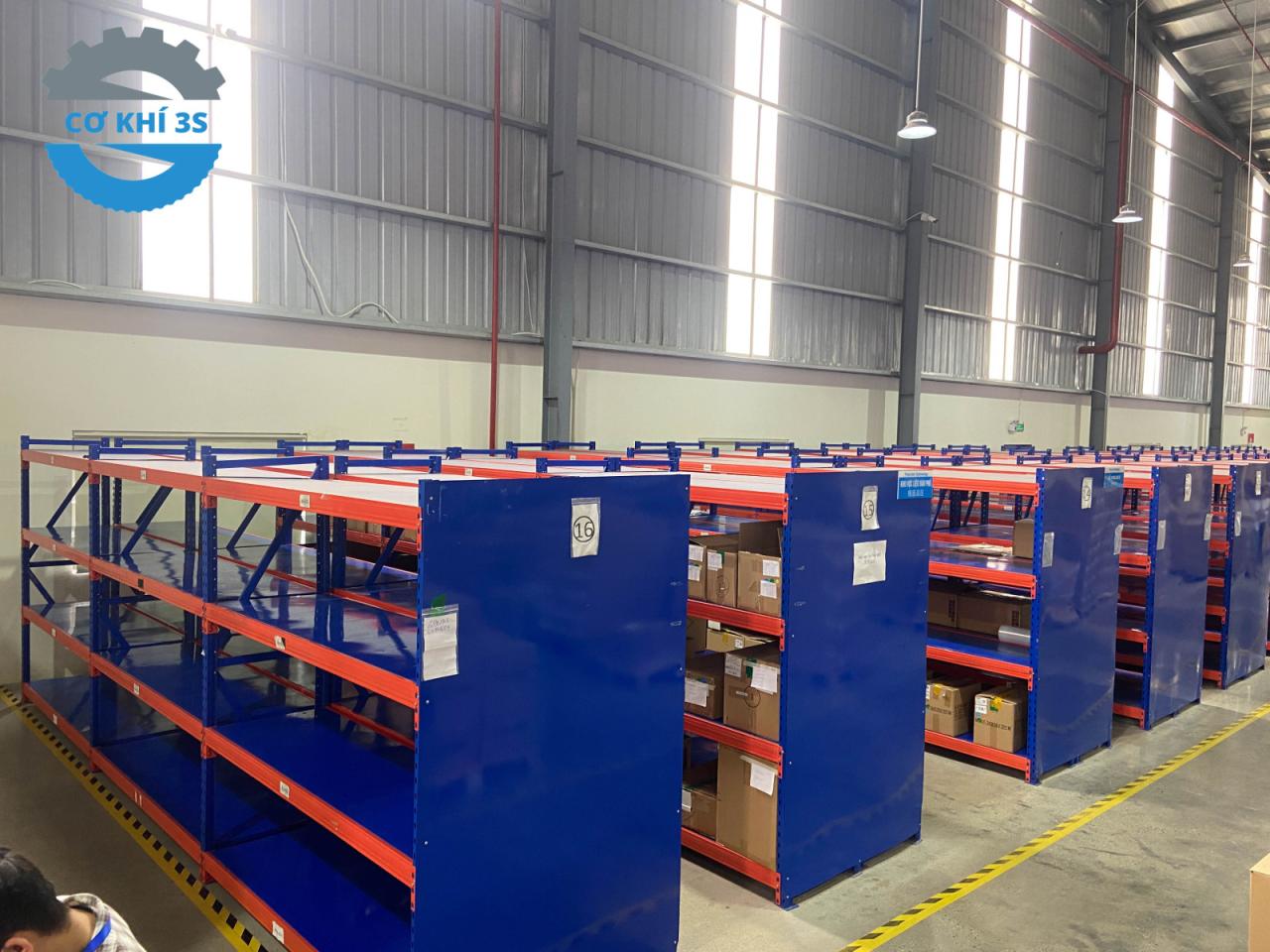 Vì sao cần mua kệ trung tải phù hợp?
