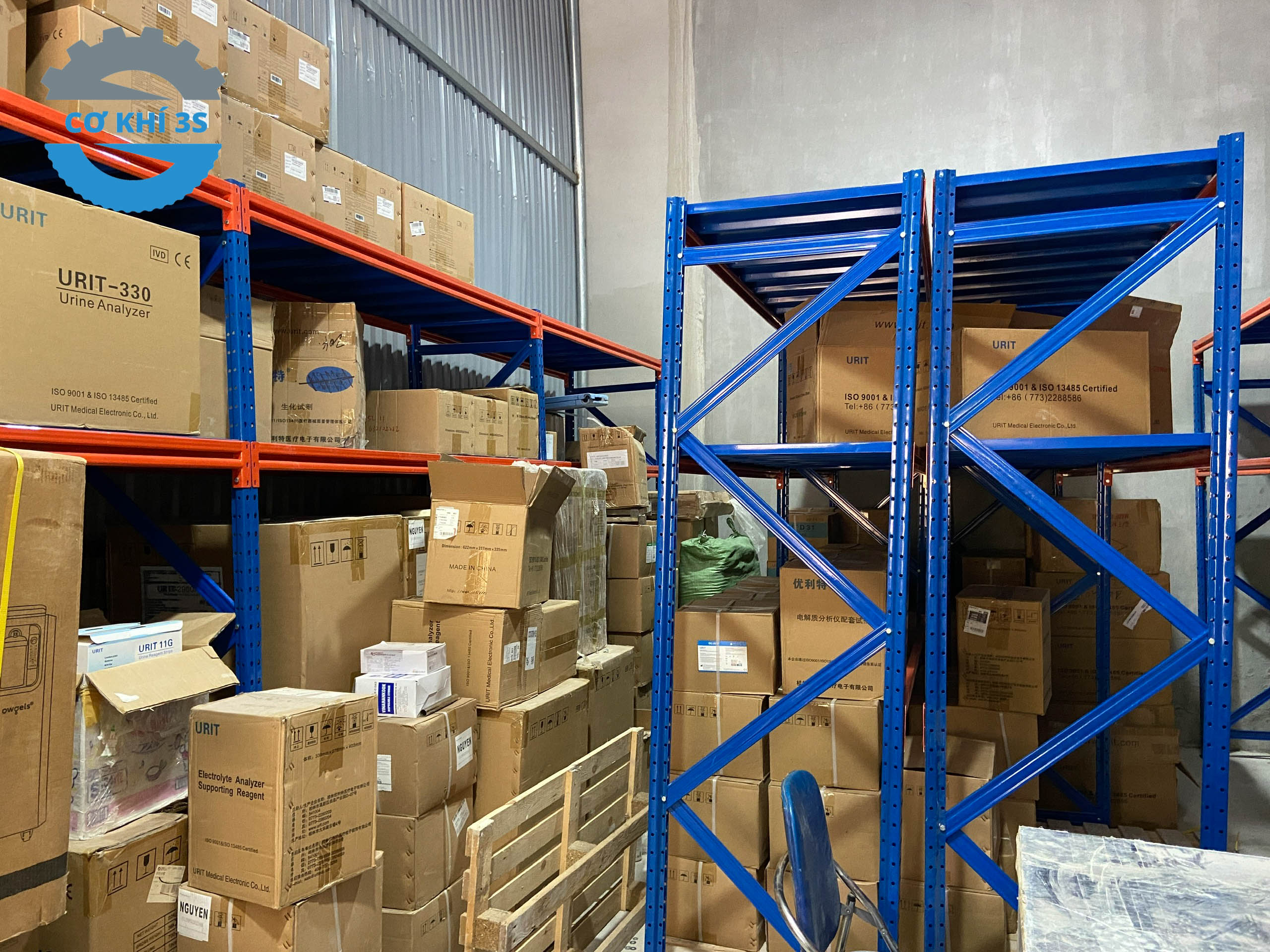 Các loại kệ sắt để hàng phổ biến theo ứng dụng