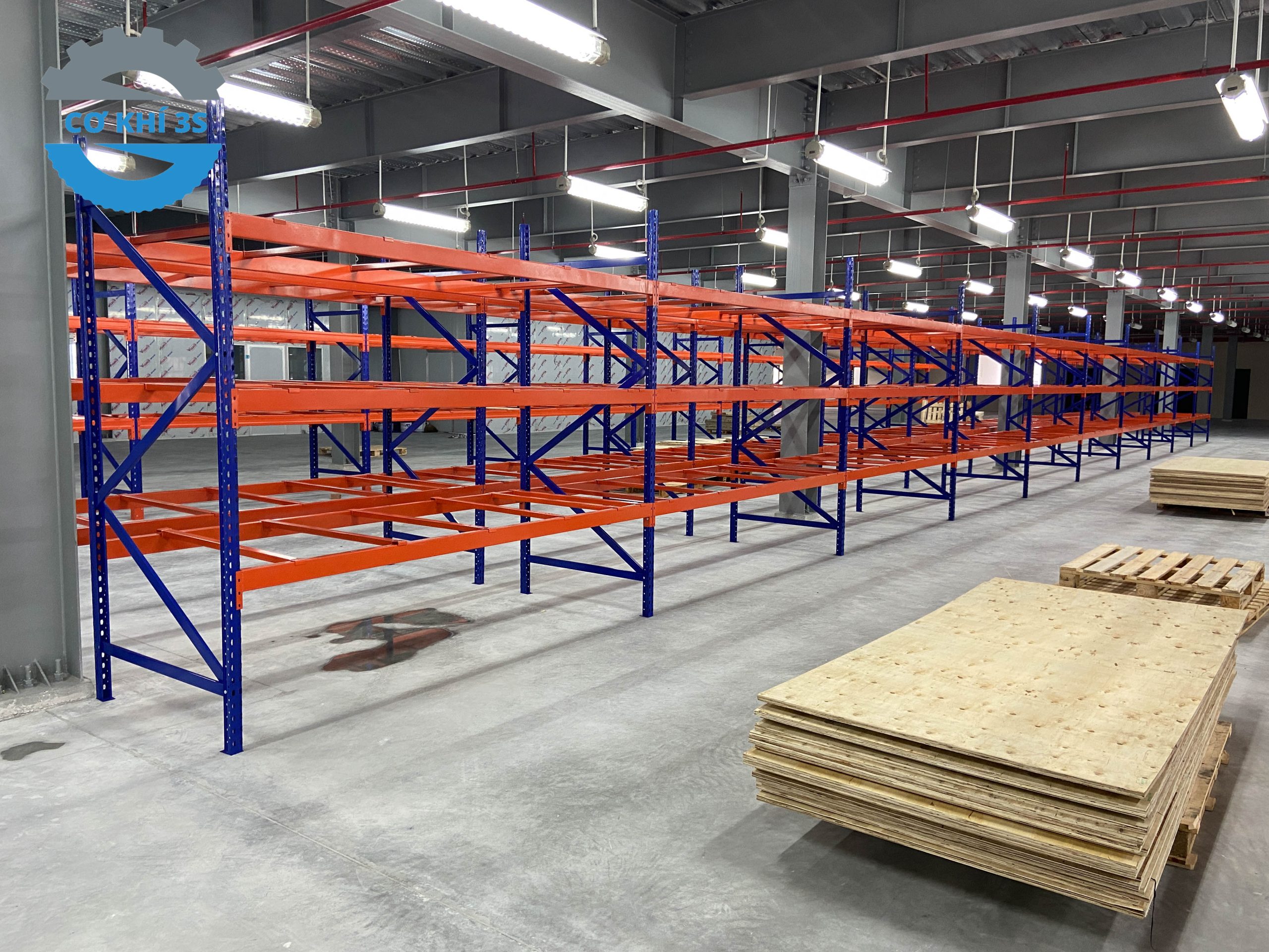Cấu tạo và đặc điểm của kệ hạng trung
