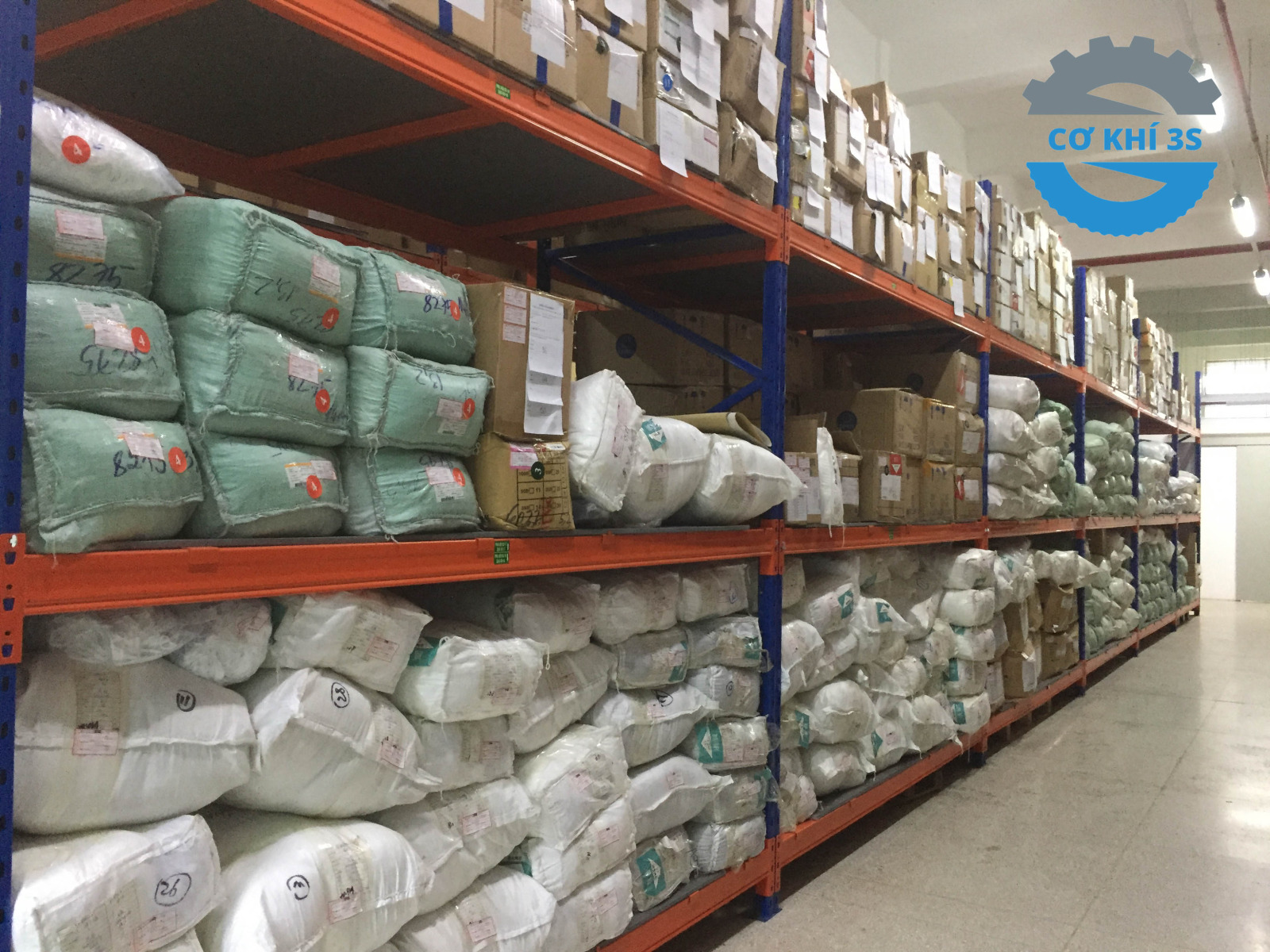 Dự án kệ hạng nặng để giày phụ kiện ngành may