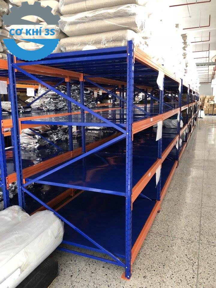 Kệ kho quần áo có những loại nào? Giá bao nhiêu tiền?