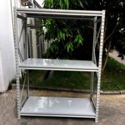 Kệ trung tải 3 sàn tôn Kệ trung tải 3 sàn tôn