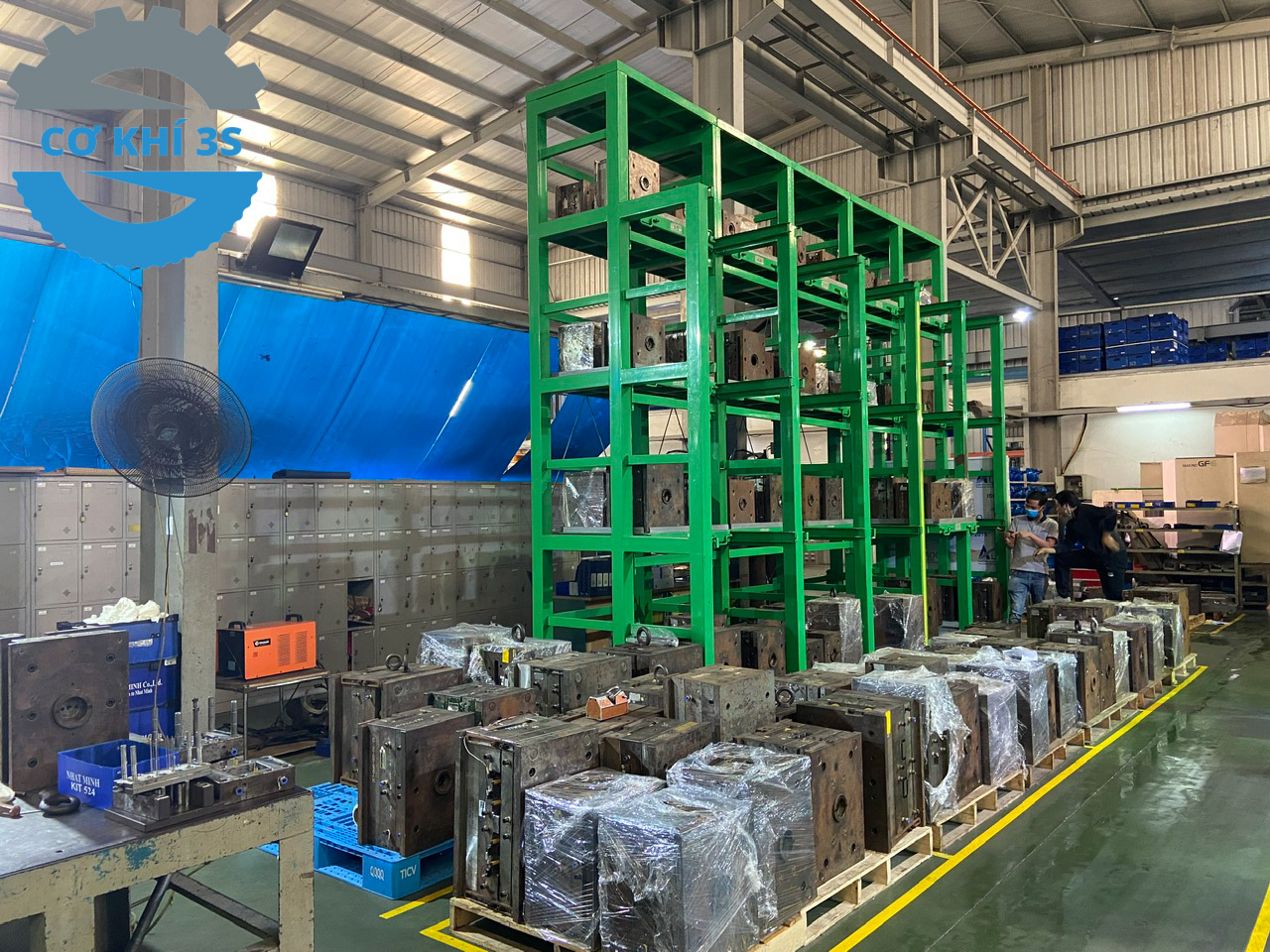 khuôn mẫu có tai móc