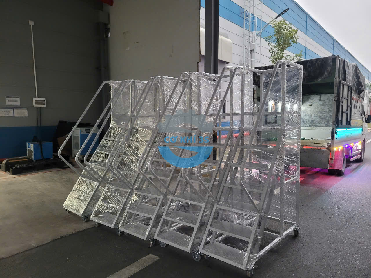 Thang lấy hàng di động cao 1500mm - Ảnh 17